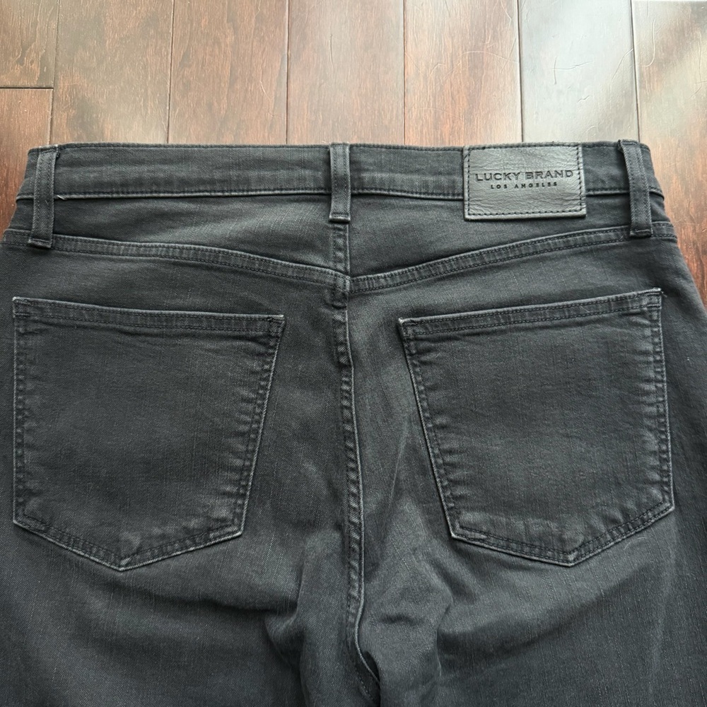 Lucky Brand Women’s Pants Mid Rise Size 12 / 31R Crop Mini Boot Black Distressed - Picture 5 of 10
